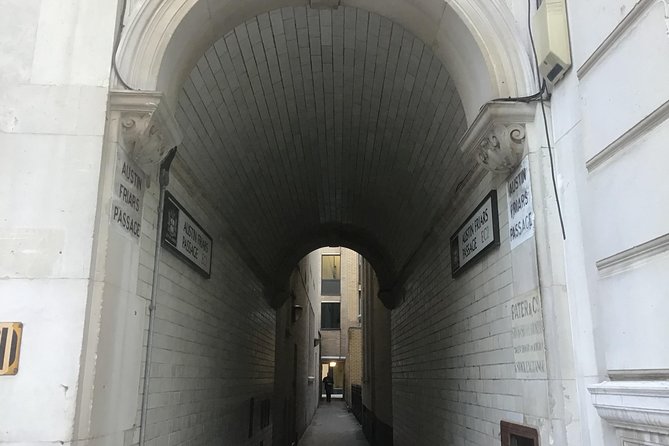 The Ghosts of the secret alleyways of old London town - Williamson’s Tavern and St. Mary le Bow