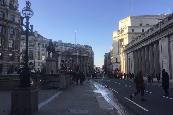 The Ghosts of the secret alleyways of old London town - Cornhill churches and pub hauntings