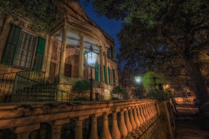 The Grave Tales Ghost Tour in Savannah - History with the ghost stories