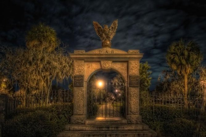 The Grave Tales Ghost Tour in Savannah - Walking through Savannah after dark