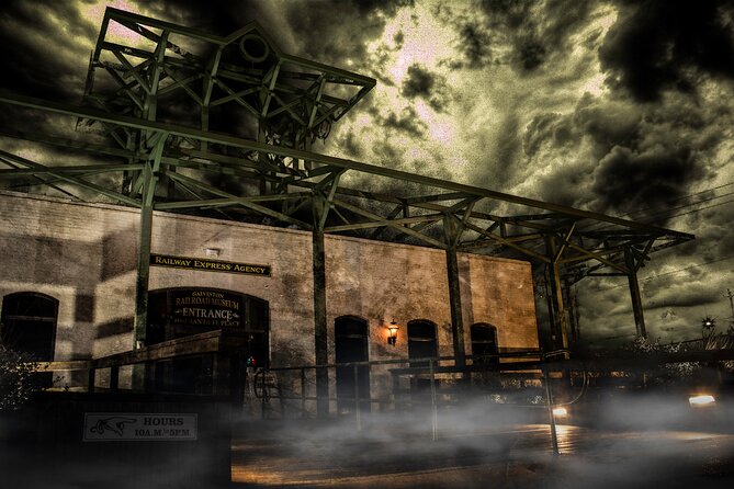 The Grimoire Ghouls and Graves: Galveston Ghost Tour - The Strand, cast iron, and another look at the League Building