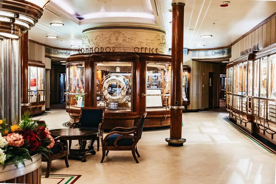 The Queen Mary: Admission, Tours, and Paranormal Experience - What the guides add to your day