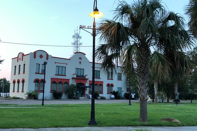 The Spirit Ghost Walking Tour - Old City Hall and the courthouse tales