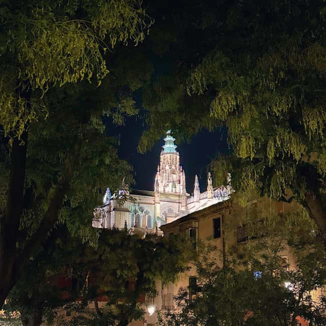 Toledo Ghost Tour: haunted houses and strange events - Finding the Rutas de Toledo office behind the Cathedral