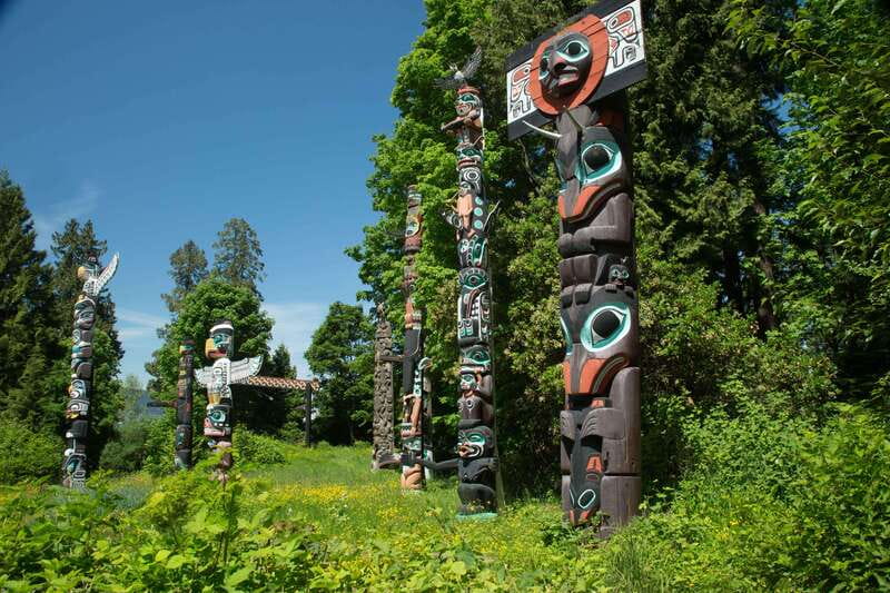Vancouver: The Dark Secrets of Stanley Park Tour - Totem poles and the park’s public face