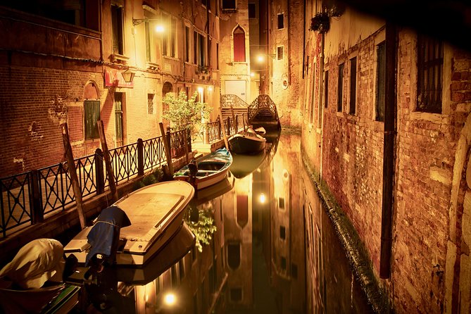 Venice Ghost & Legends Walking City Tour - Meeting point, language, and practical details