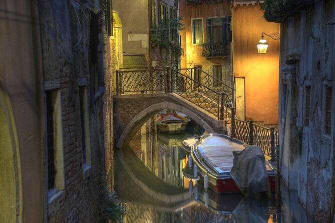 Venice Ghost Stories, Legends and Anecdotes Tour - Palace ghosts along Riva del Carbon