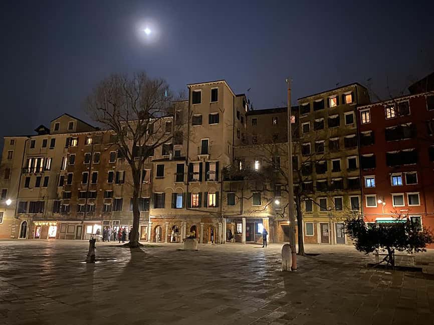 Venice Ghost Tour: Haunted Palaces & Secret Canals - What the guide adds