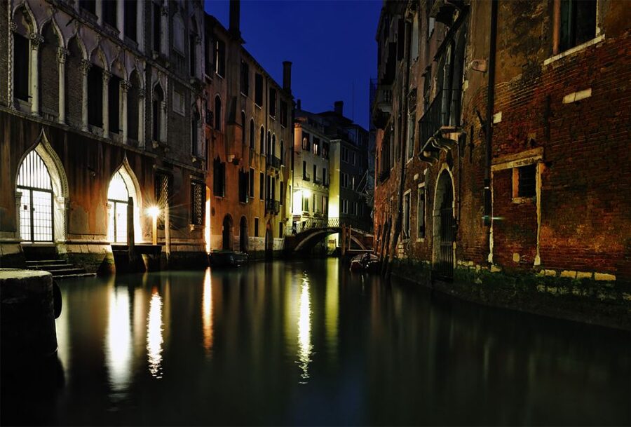 Venice: Ghost Tour to Rialto and San Marco Square - Venice after sunset, with Rialto and San Marco as your anchors