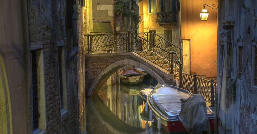 Venice: Legends, Anecdotes and Ghost Stories Walking Tour - Key points at a glance