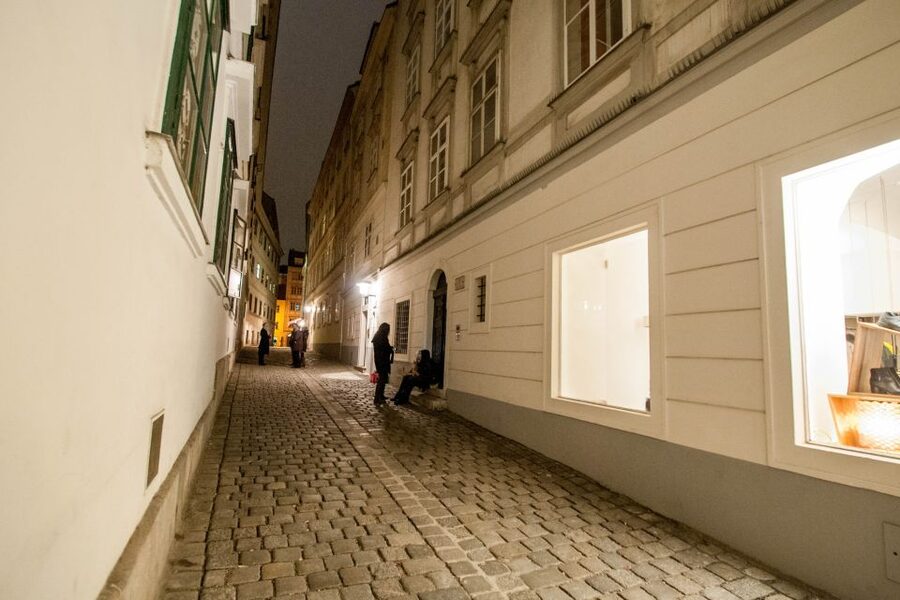 Vienna: Ghosts and Legends Guided Nighttime Walking Tour - Neuer Markt and Vienna’s uneasy tales