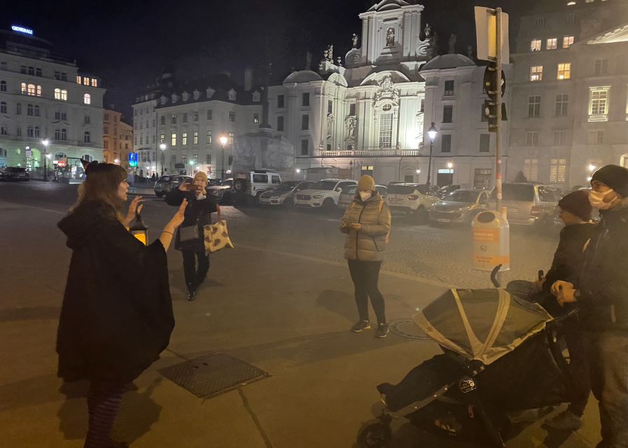 Vienna: Spooky Ghost Tour in English - St. Stephen’s Cathedral and the people below