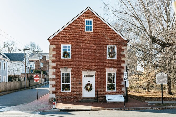 Virginia: Ghosts of Fredericksburg Self-Guided Walking Audio Tour - Caroline Street at 1002 and 303 Fauquier Street