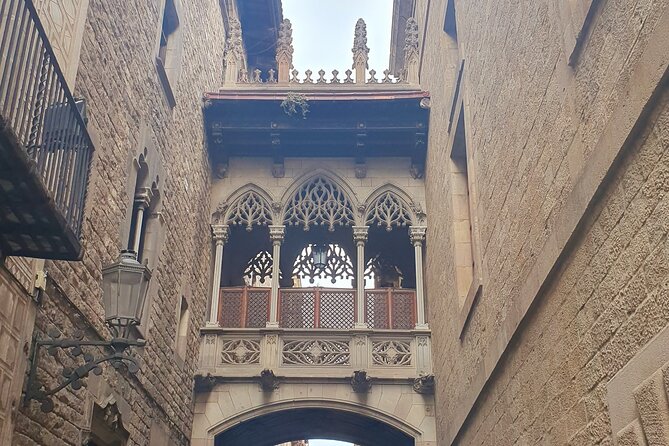 Walking Tour Mysteries and Legends of Barcelona and its Ghosts - Starting on Carrer d’Estruc with a sorcerer’s tale