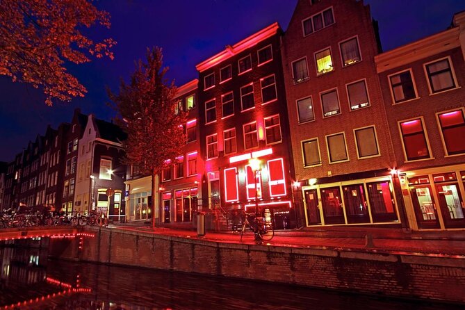 Walking Tour of Haunted Amsterdam - Zuiderkerk offers a quick look at a quieter corner