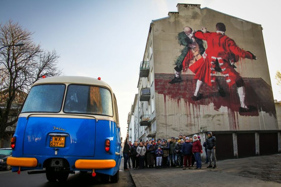 Warsaw: 2.5-Hour Dark Side - Praga District by a Retro Bus - Basilica of the Sacred Heart of Jesus