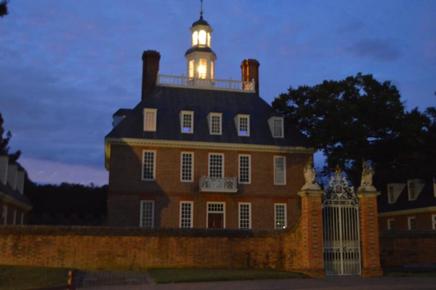 Williamsburg: Colonial Ghosts Haunted Pub Crawl - Kimball Theatre and the fallen soldiers