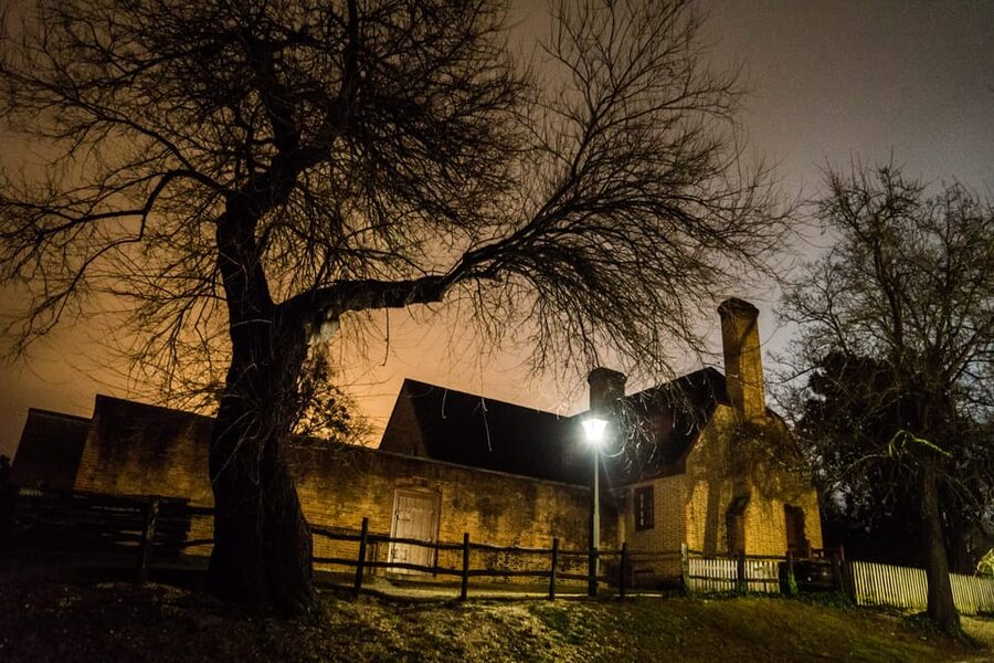 Williamsburg: Colonial Ghosts Haunted Pub Crawl - Wythe House, the Public Hospital, and darker history