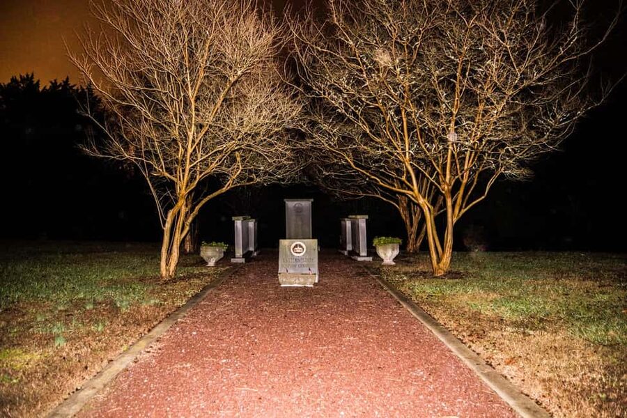 Williamsburg: Echoes of Twilight Late-Night Ghost Tour - Eastern Lunatic Asylum and the story of Mad Lucy
