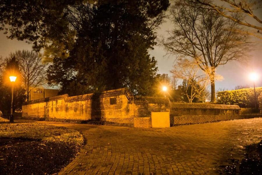 Williamsburg: Echoes of Twilight Late-Night Ghost Tour - Guides who make the difference