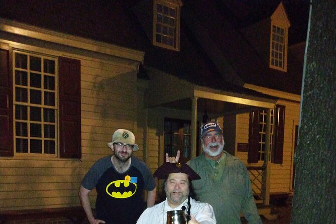 Williamsburg Ghosts, Witches and Pirates Tour - The final stop at Jones Graveyard