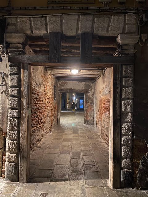 Your evening in Venice - Legends&Ghosts&Aperitif - The Venetian aperitivo: Spritz, wine, and cicchetti