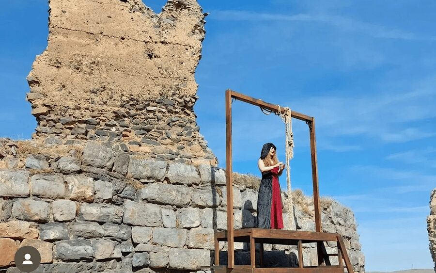 Zaragoza: Only excommunicated and cursed town with witches in Spain and food - Entering the Castillo Maldito and its torture tower